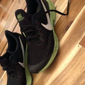 Nike Zoom Pegasus 35 green and black shoes